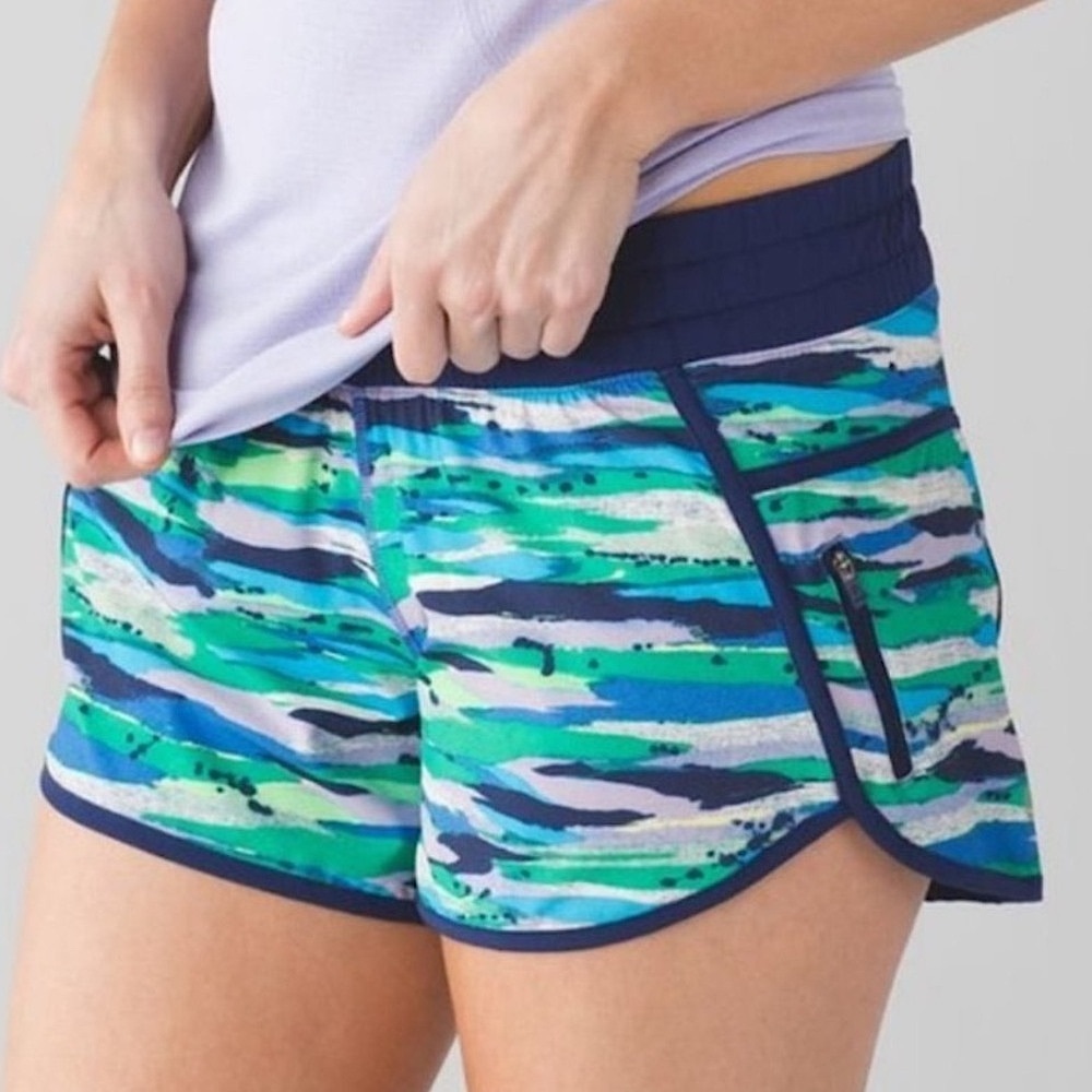 Lululemon Tracker Shorts III Running Seven Wonders Blue Green 4” Inseam Size 6